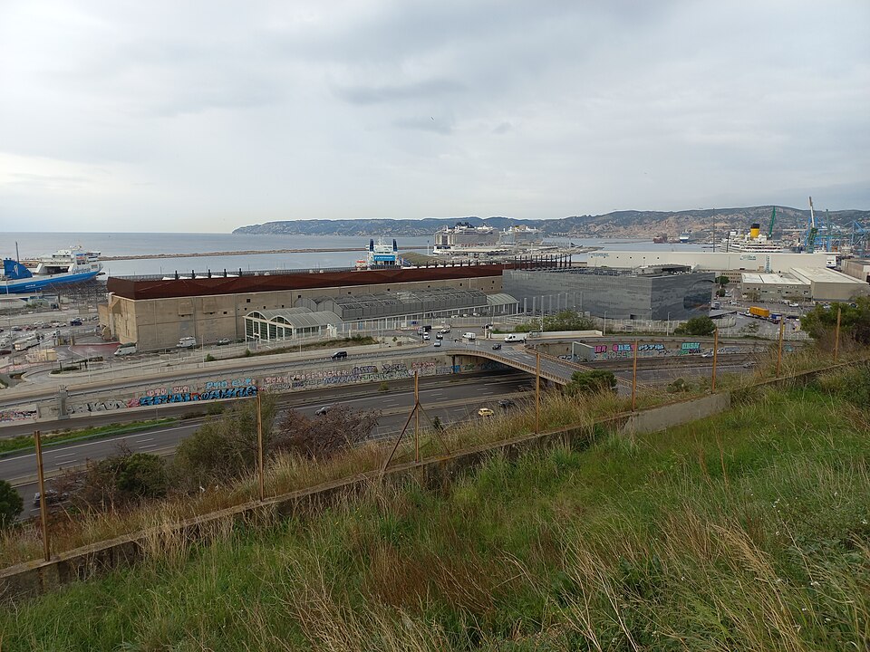 Vue sur les centres de données MRS2 MRS3 MSR4 de Digital Realty à Marseille